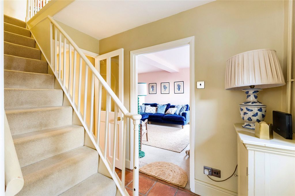 Property photo 2 of 19 Entrance Hall