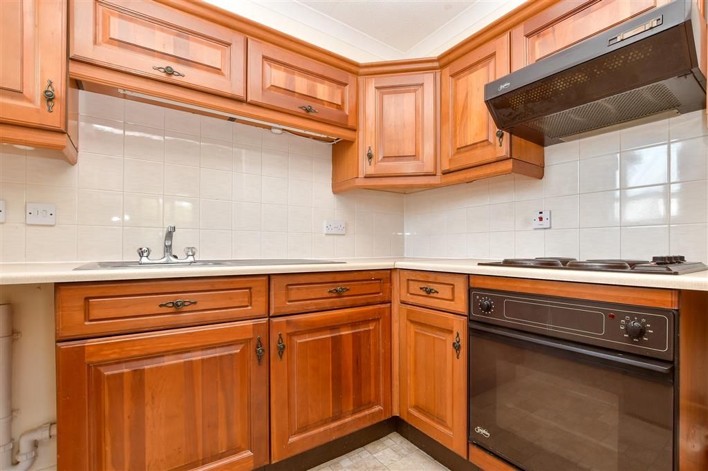 Property photo 3 of 10 Kitchen