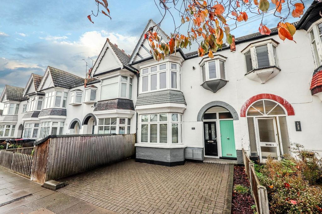 Property photo 1 of 18