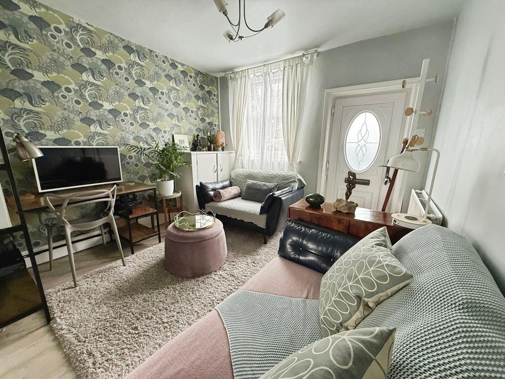 Property photo 3 of 10 Living Room