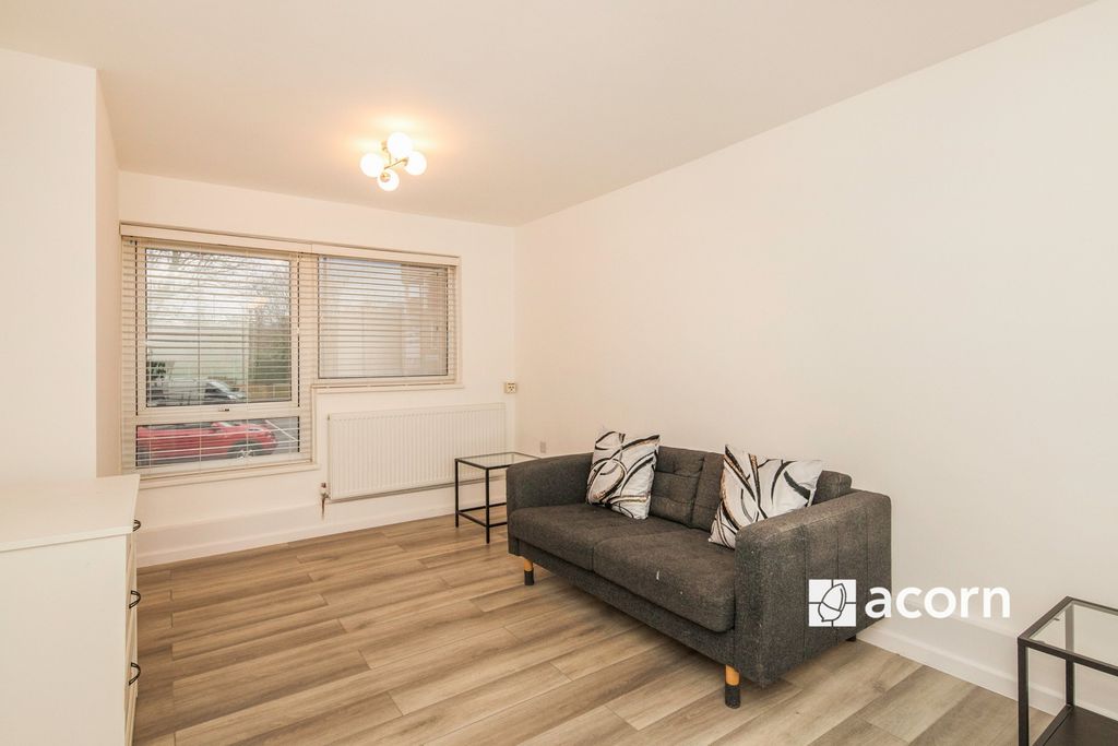 Property photo 3 of 12 Reception