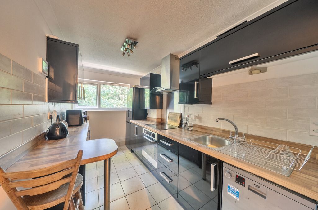 Property photo 2 of 10 1472492-7-6A285Fe...