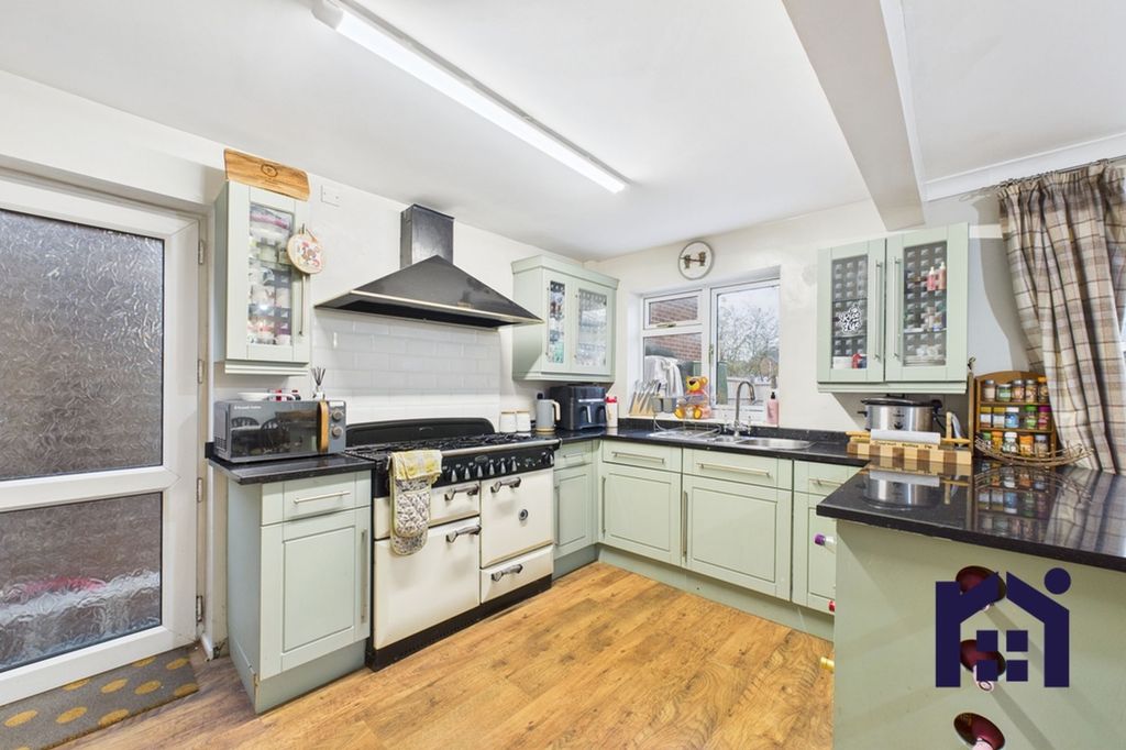 Property photo 2 of 23