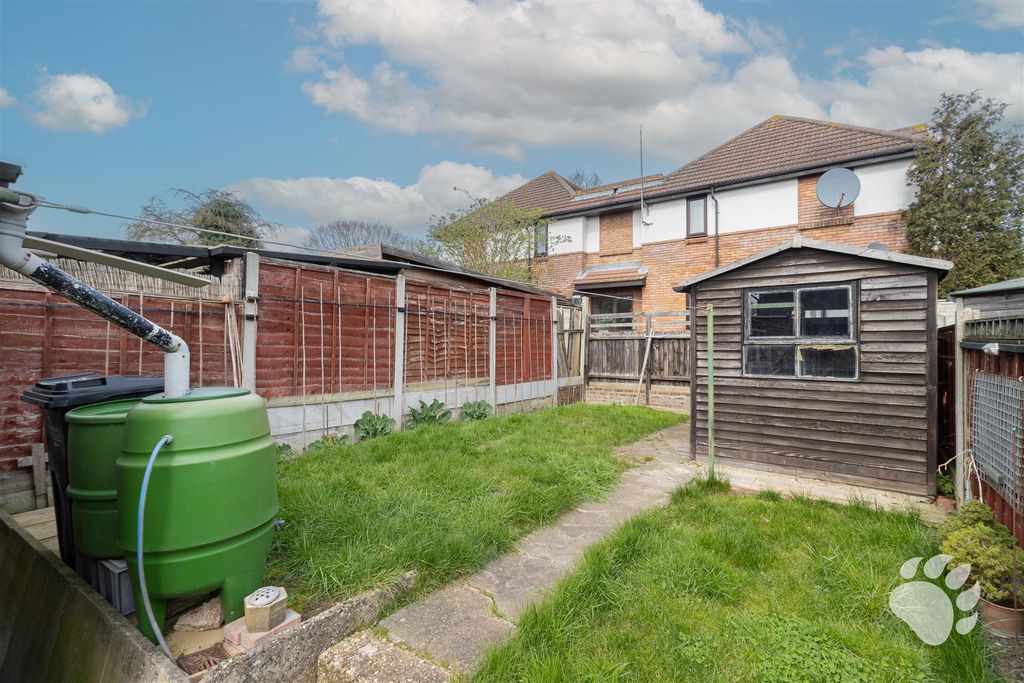 Property photo 3 of 14 Garden