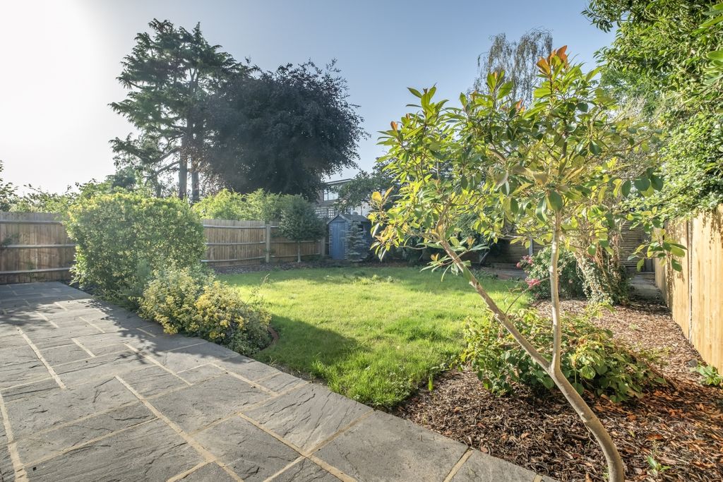 Property photo 2 of 18 Garden