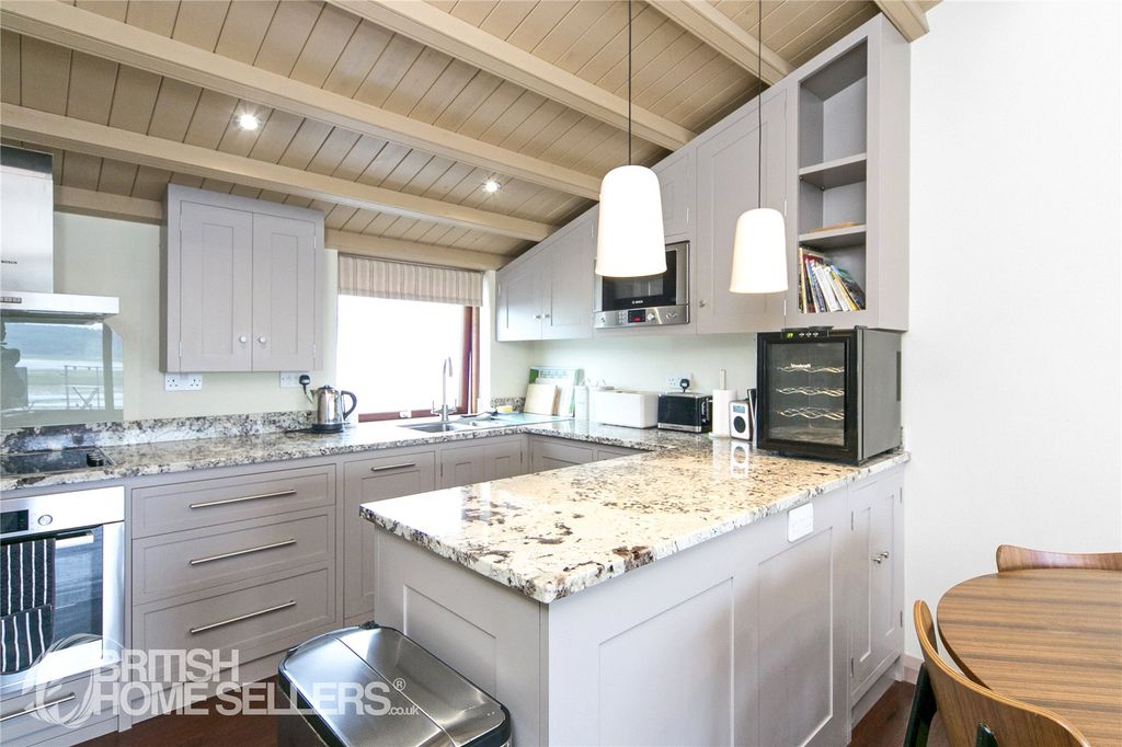 Property photo 2 of 15 Picture No. 04