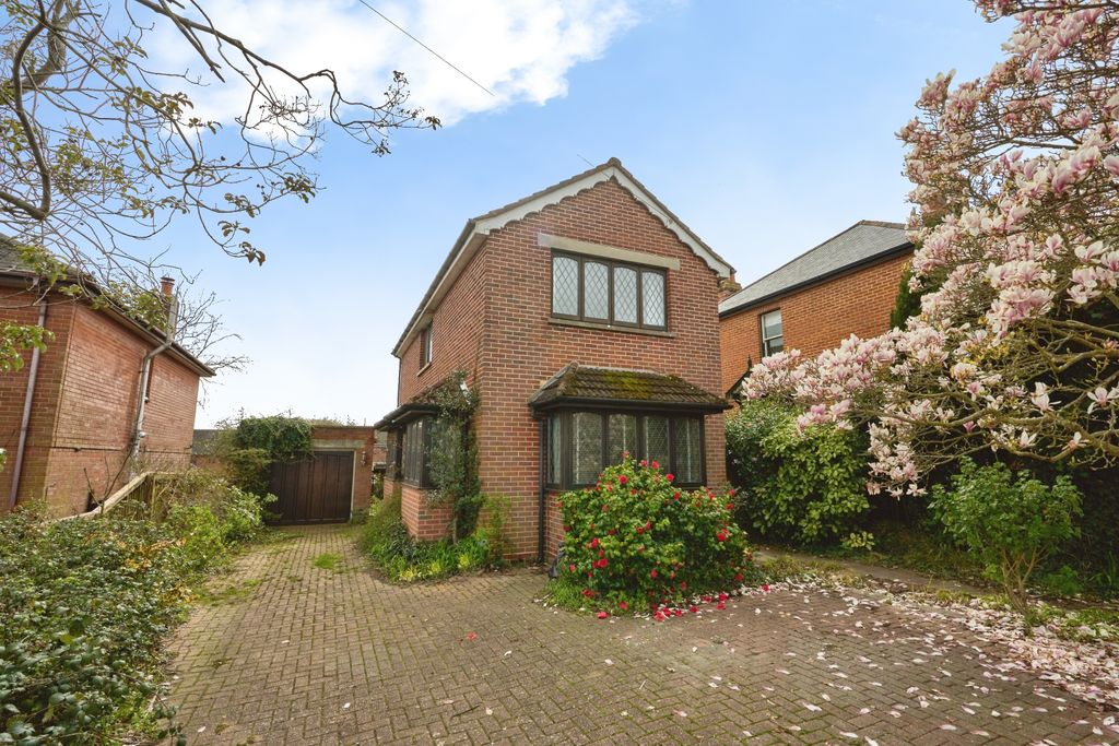 Property photo 2 of 17