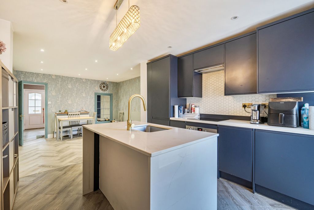 Property photo 3 of 13 1448834-15-69E8A4...