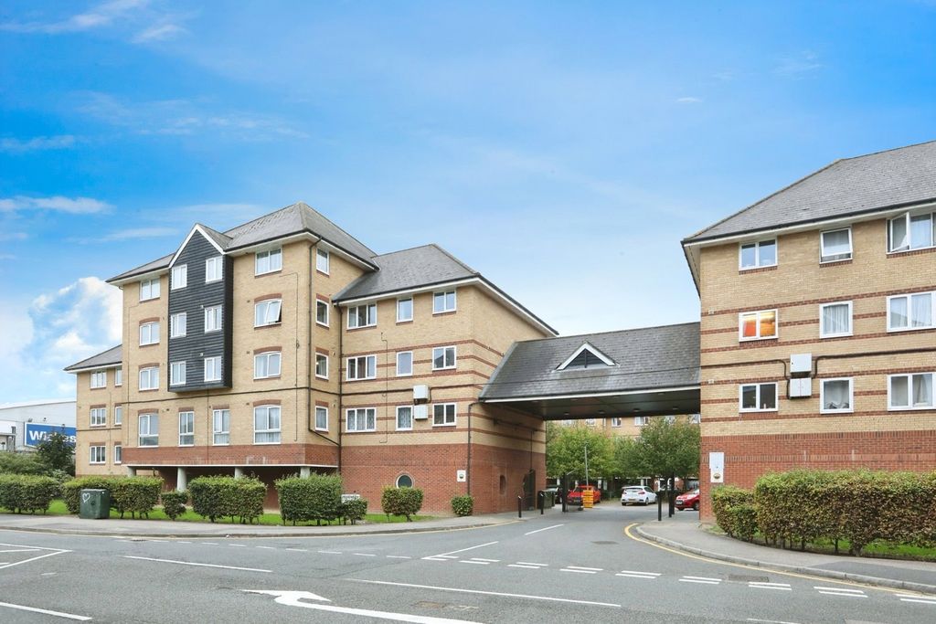 Property photo 1 of 7 Front