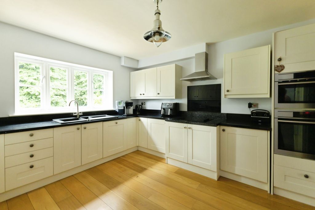 Property photo 3 of 26 Kitchen