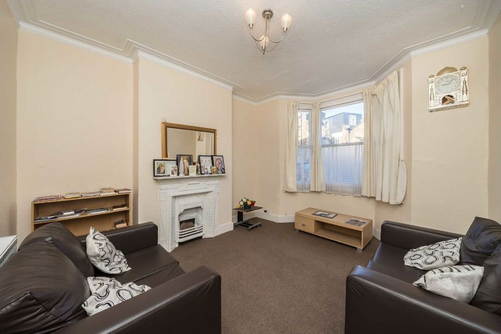 Property photo 2 of 5