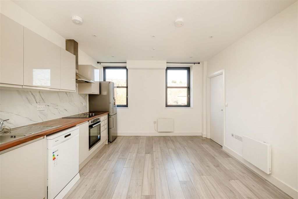 Property photo 3 of 9 Kitchen/Living