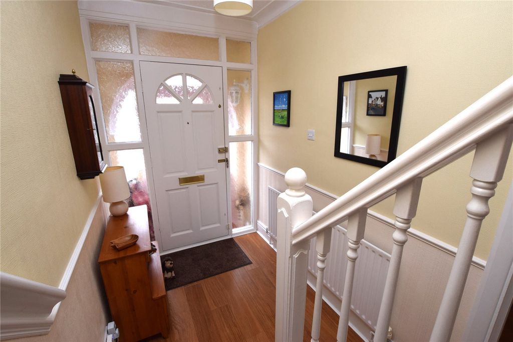 Property photo 2 of 17 Picture No. 30