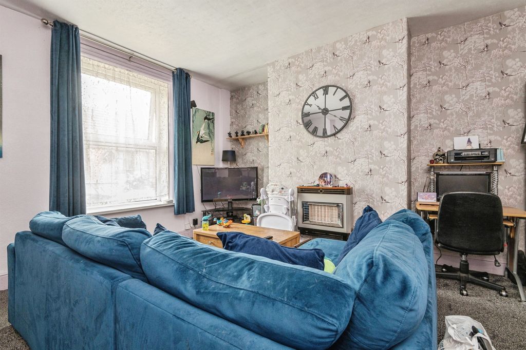 Property photo 3 of 11