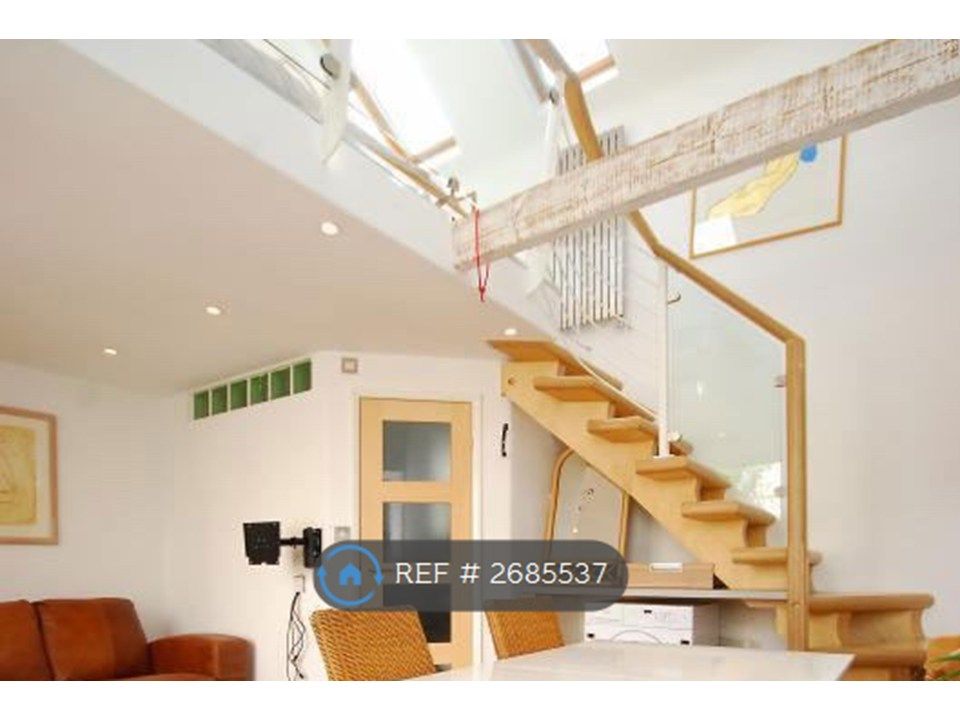 Property photo 1 of 8 Bright And Airy Open Plan Living