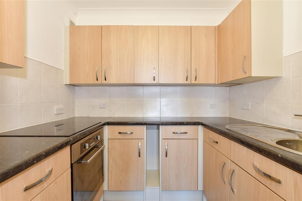 Property photo 2 of 8 Kitchen