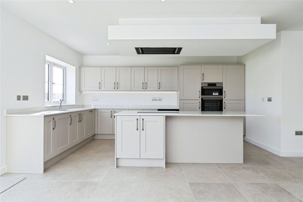 Property photo 2 of 19 Picture No. 15