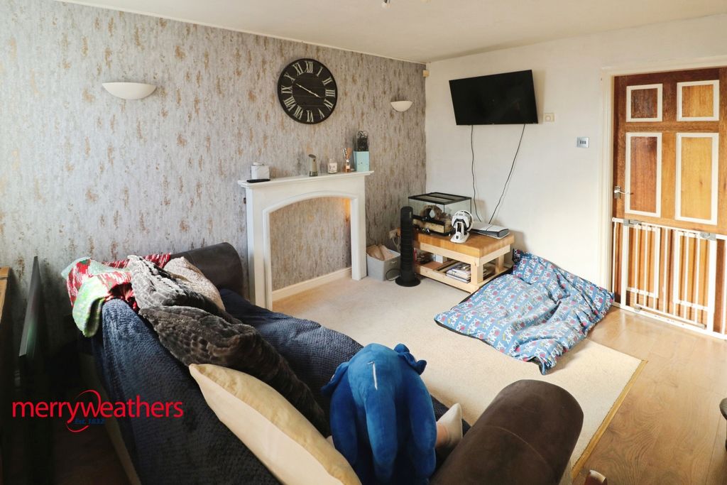 Property photo 2 of 11 Lounge