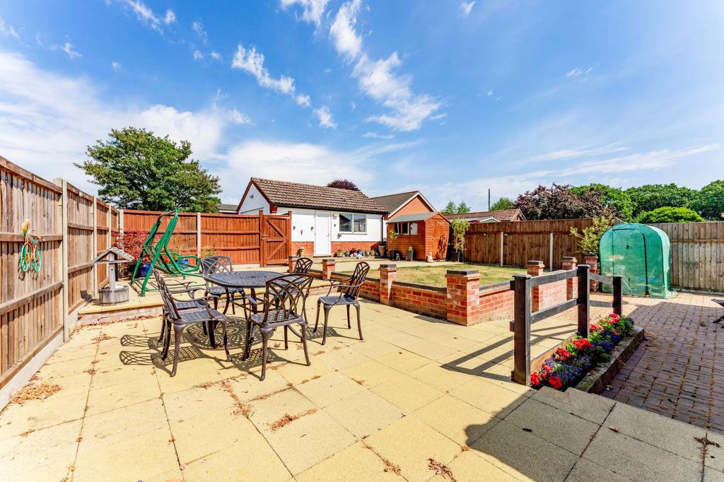 Property photo 2 of 28