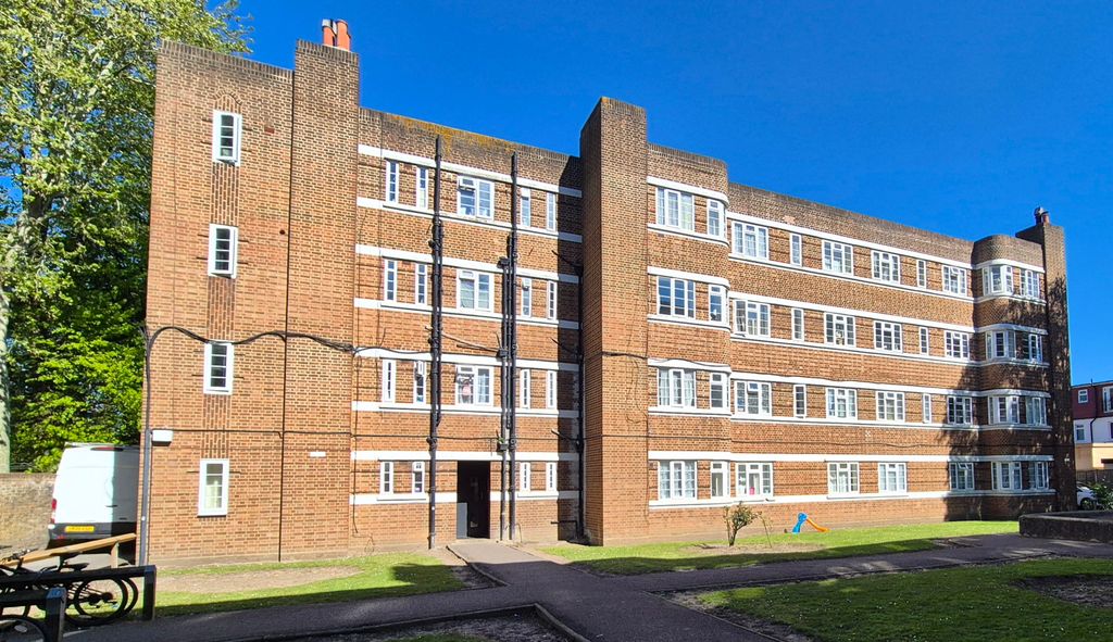 Property photo 1 of 4