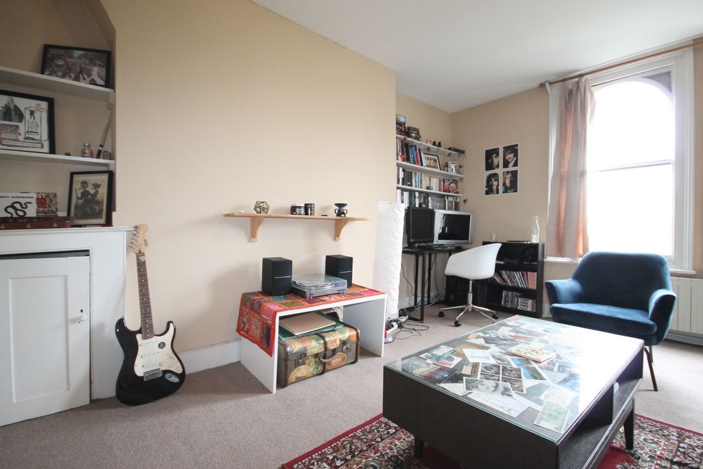 Property photo 2 of 6 Reception