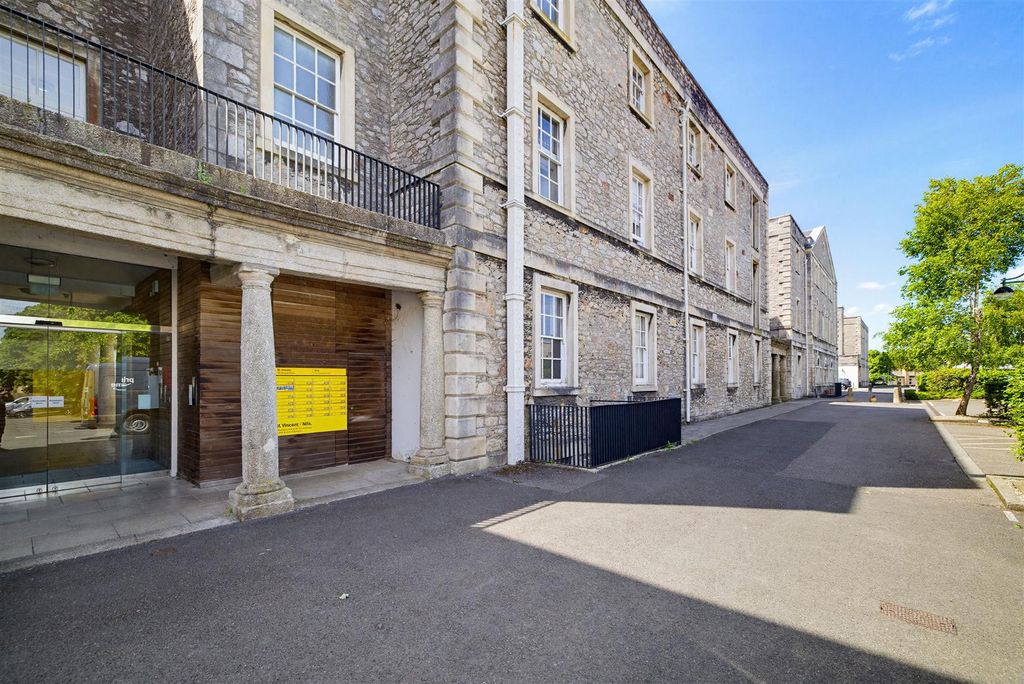 Property photo 2 of 18 Entrance To Building