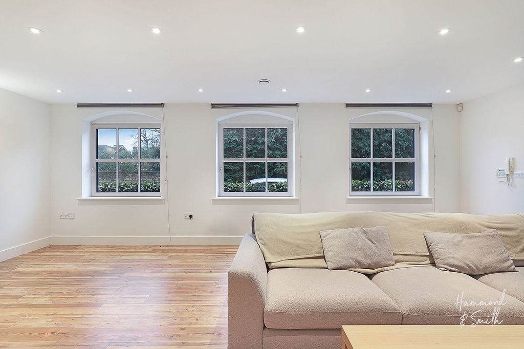 Additional image 13 of 2 bed flat for saleHemnall Street, Epping CM16