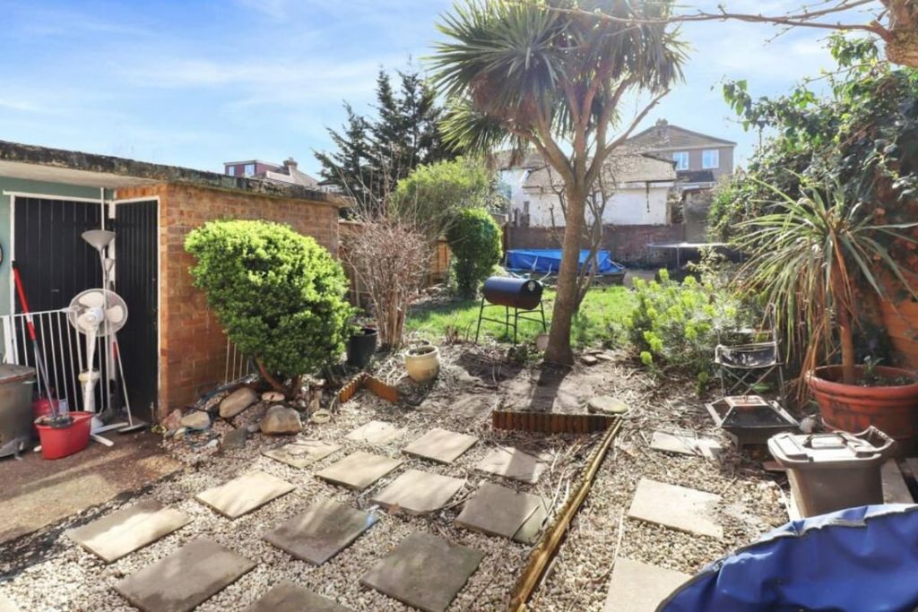 Property photo 3 of 6