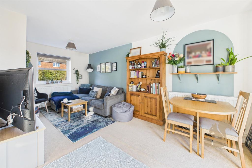 Property photo 2 of 14 Living Room