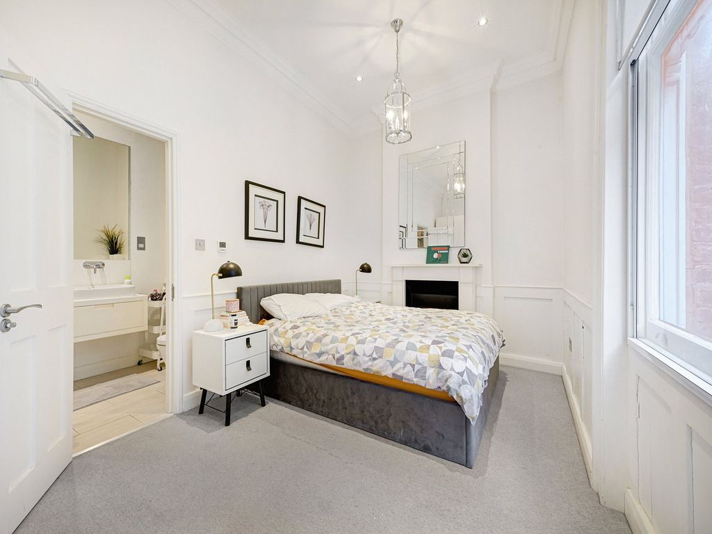 Property photo 3 of 11 Earlham Street