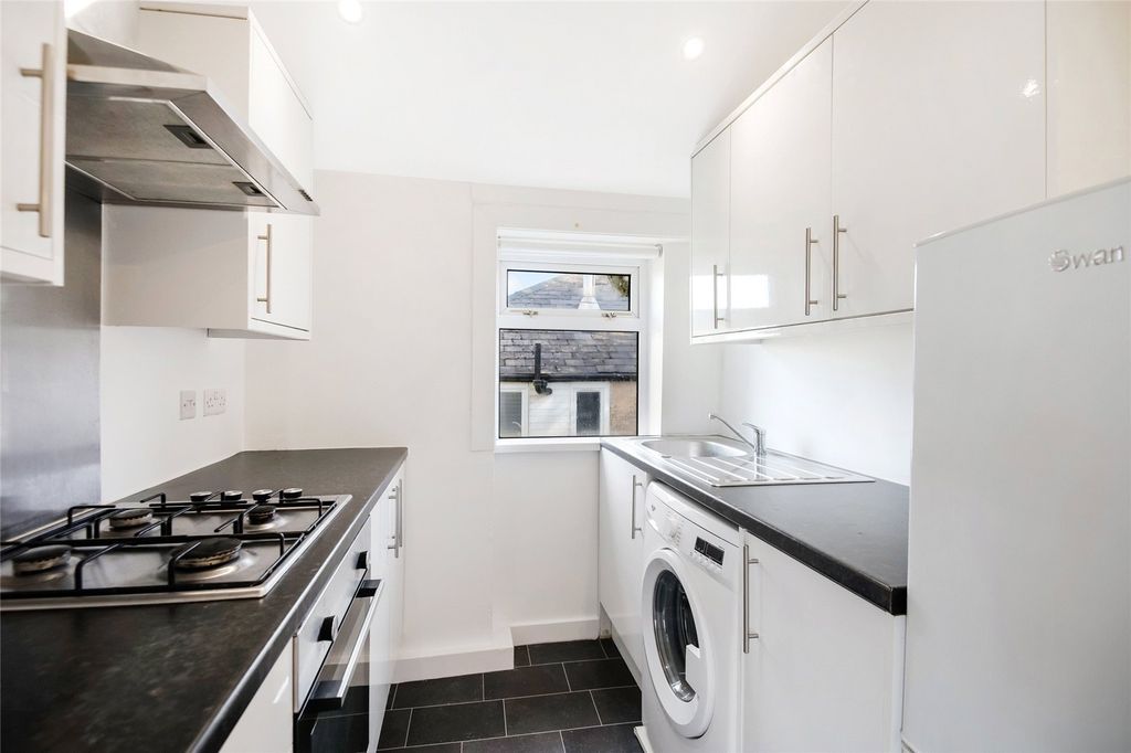 Property photo 3 of 23 Picture No. 11