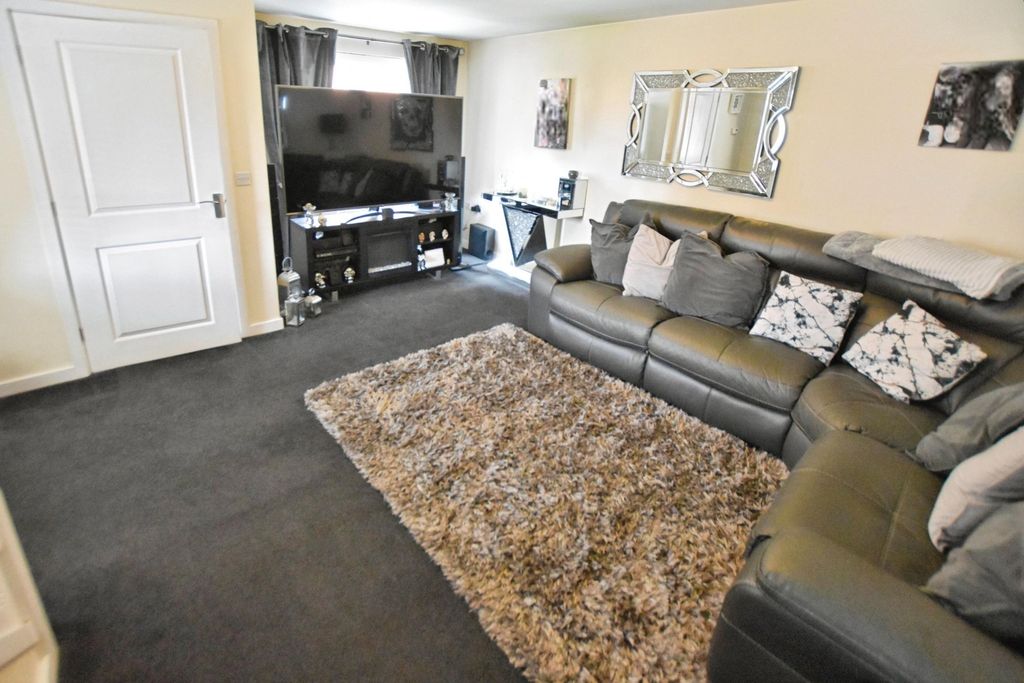 Property photo 2 of 11 Lounge