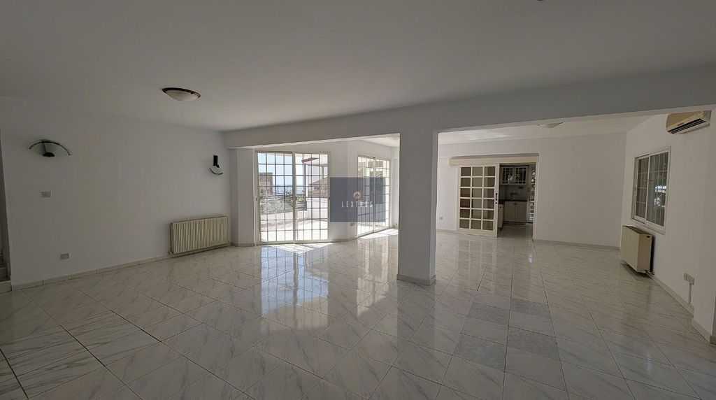 Property photo 3 of 38