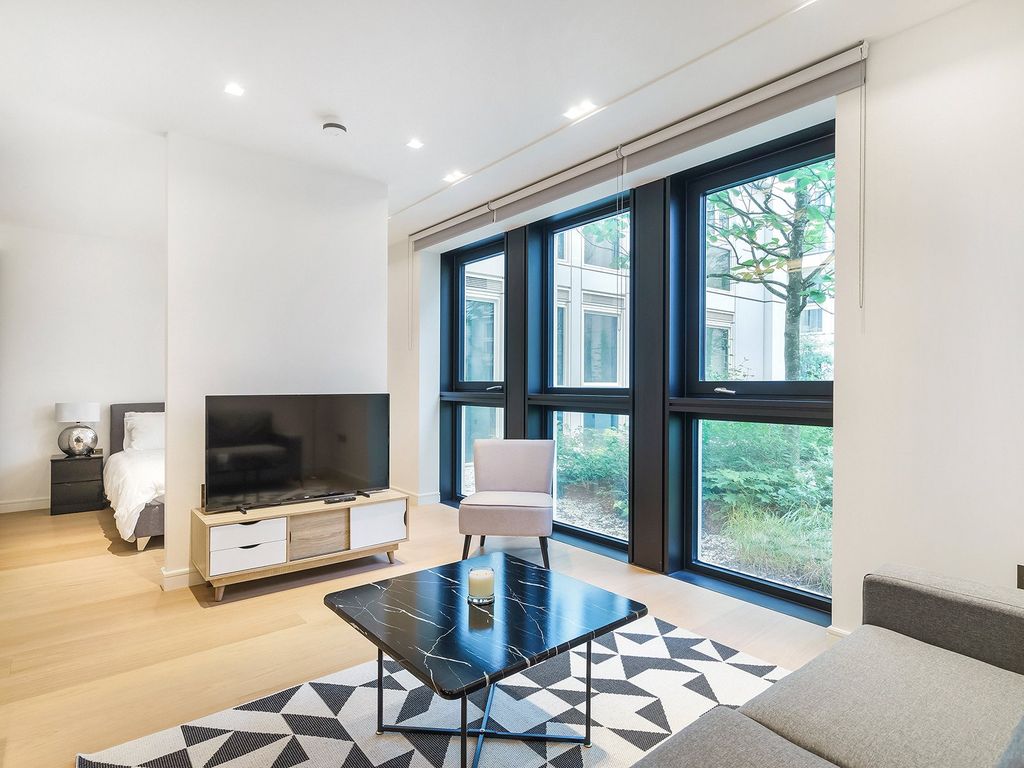 Property photo 1 of 15 Lincoln Square