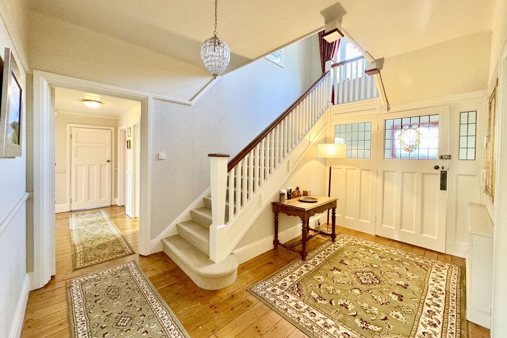 Property photo 2 of 34