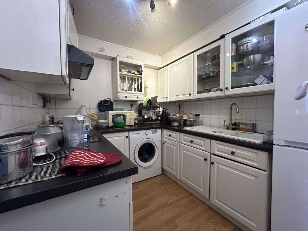 Property photo 2 of 4 Kitchen