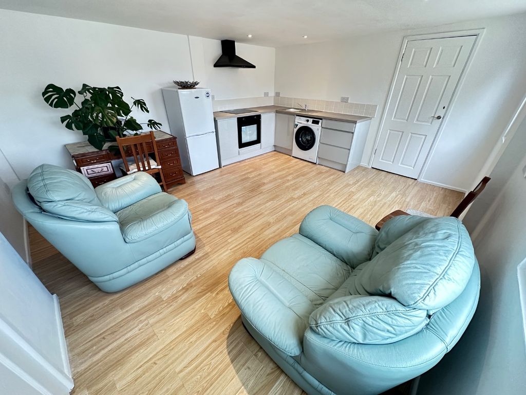 Property photo 2 of 9 4432171