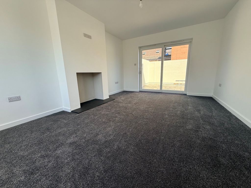 Property photo 2 of 22 Lounge..