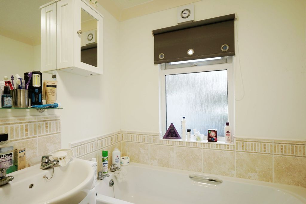 Property photo 2 of 12 Bathroom