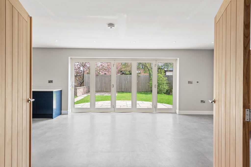 Property photo 2 of 33