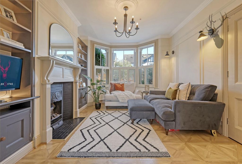 Property photo 2 of 34