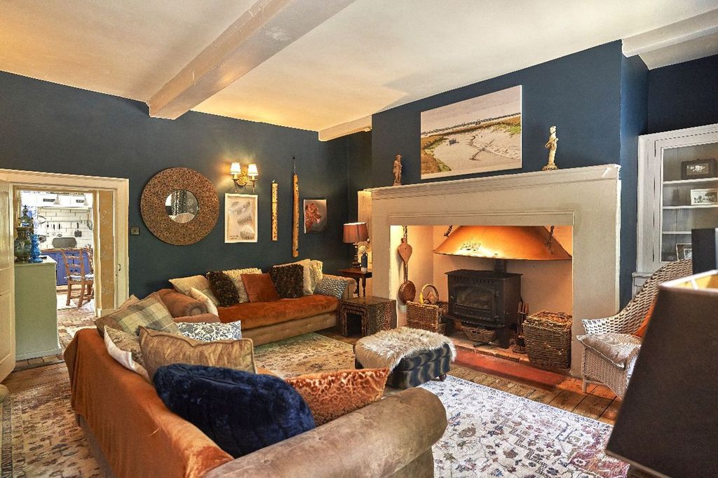 Property photo 2 of 51