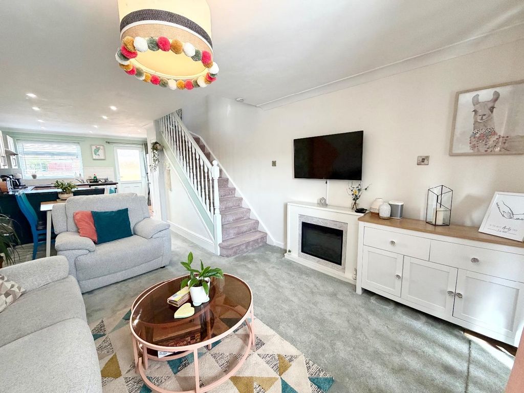 Property photo 3 of 13 Lounge