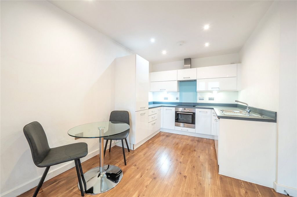 Property photo 2 of 12 Picture No. 15