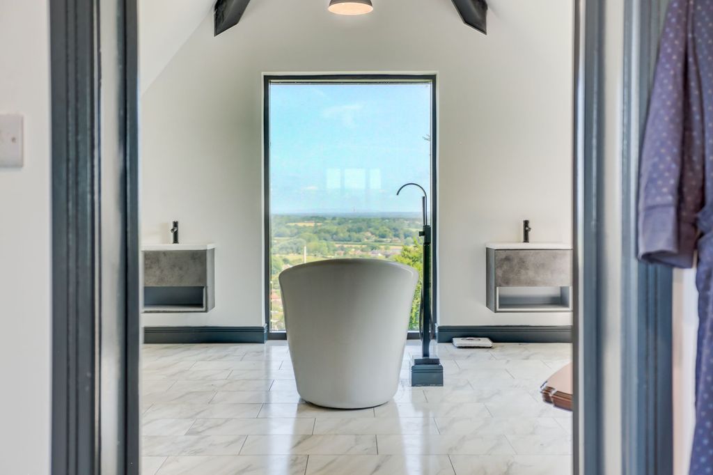 Property photo 1 of 25