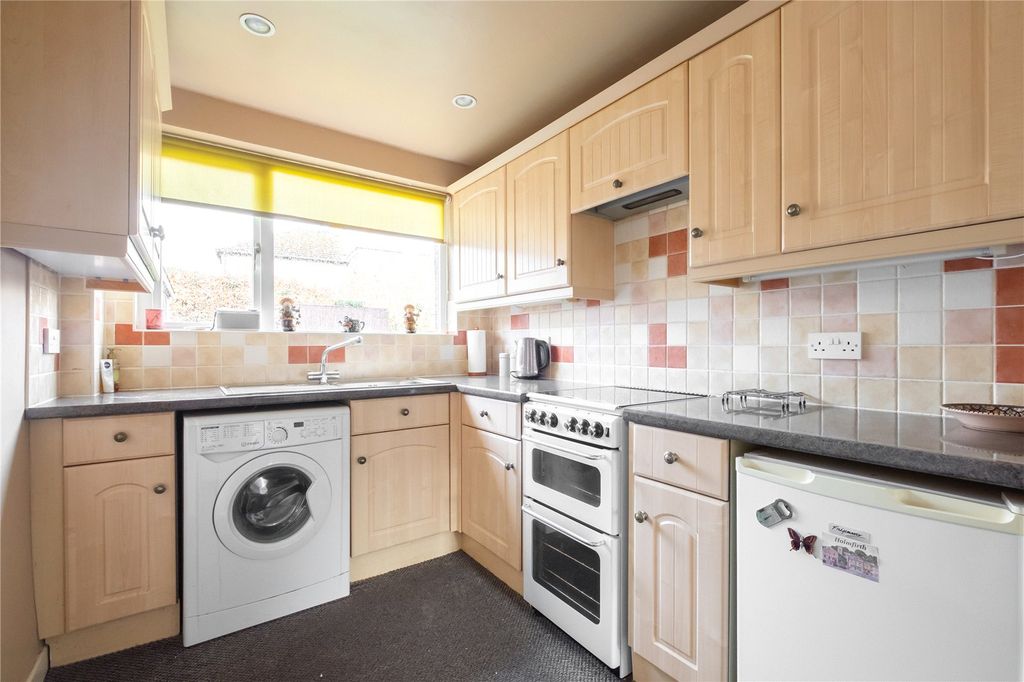 Property photo 3 of 17 Kitchen