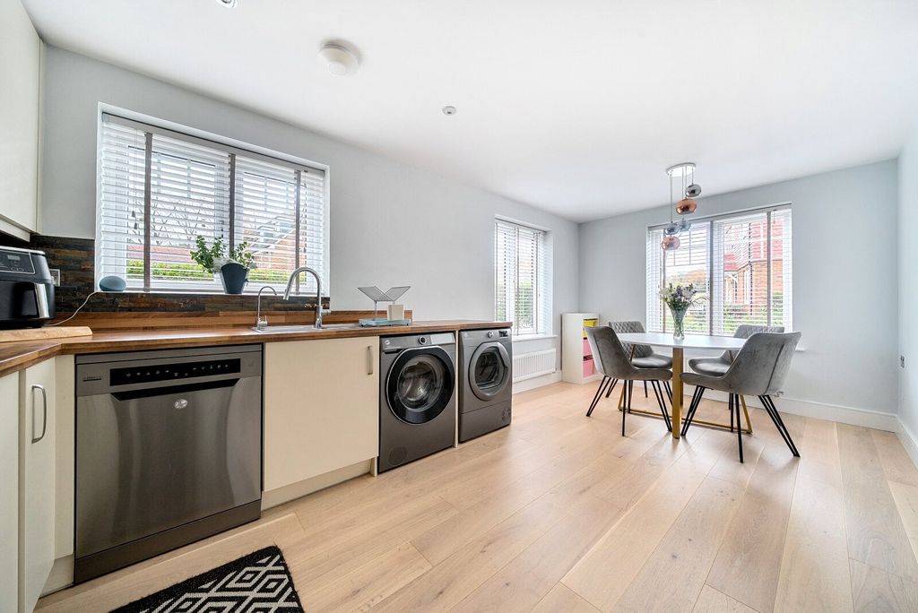 Property photo 3 of 15 Picture No. 17