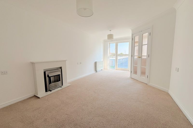 Property photo 2 of 14 Lounge