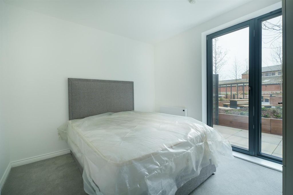 Property photo 3 of 7 1Bed-4.Jpg