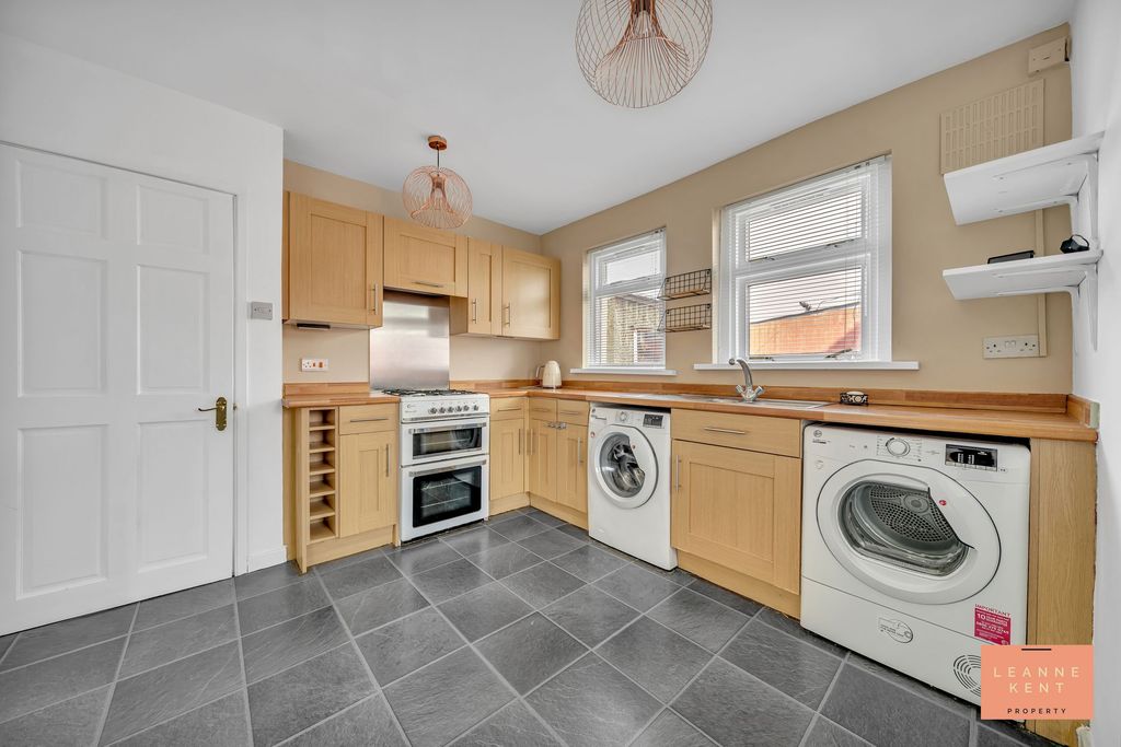 Property photo 3 of 37